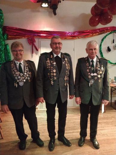 Der Herbstmeister Ralf Hüttemeyer (mitte) mit seinen Adjutanten Ralf Eilers (links) und Heiko Behnken (rechts).